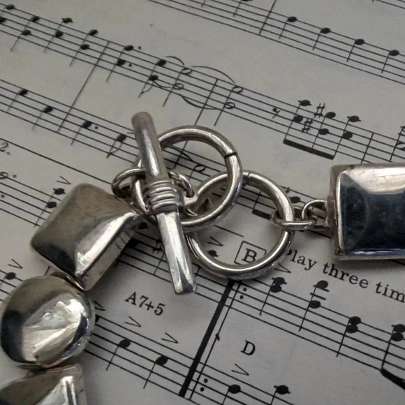 Elegant Silver Bracelet - Picture 5 of 7